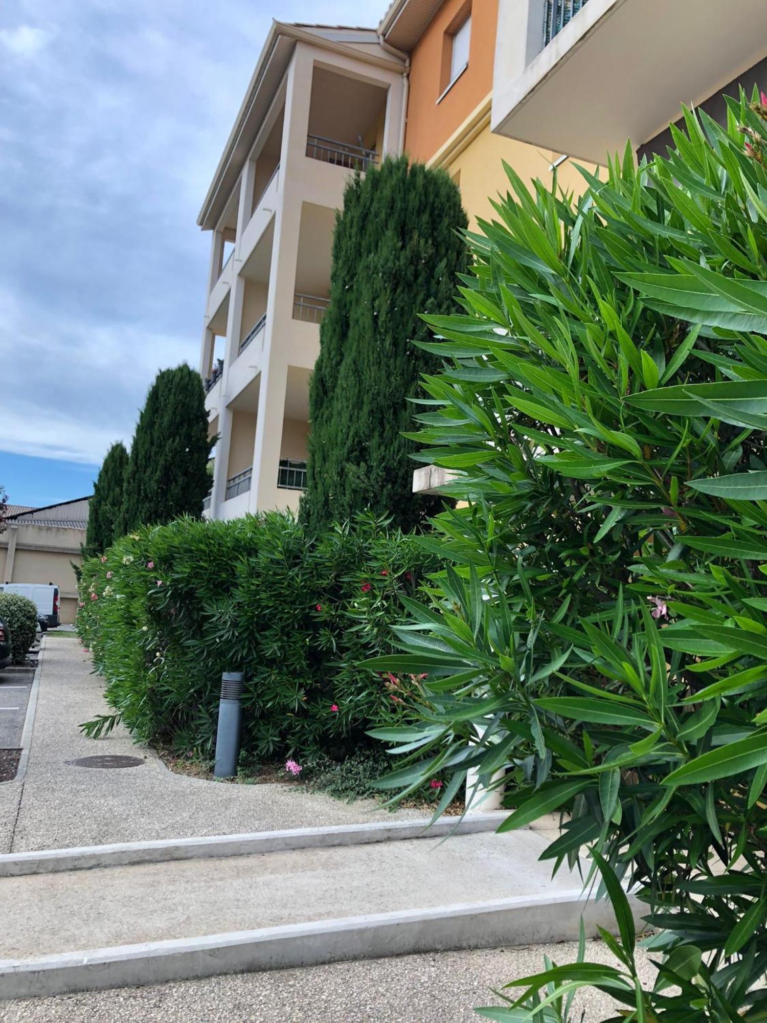 Apartamento Les Jardins De Garance Aviñón Exterior foto